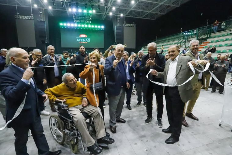 FOTO: Atenas cumplió el sueño: inauguró el nuevo estadio en Barrio General Bustos