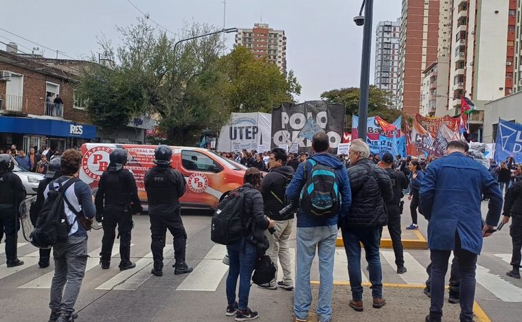 FOTO: Marchas en Buenos Aires: aplican el protocolo antipiquete. (Orlando Morales/Cadena 3)
