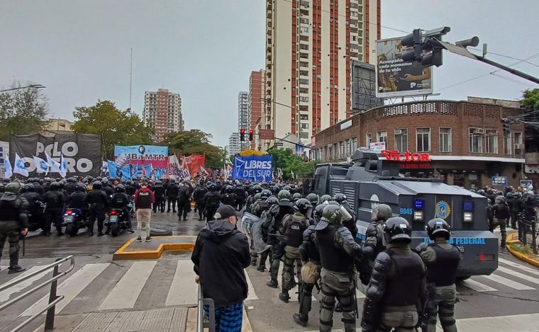 Marchas en Buenos Aires: aplican el protocolo antipiquete. (Orlando Morales/Cadena 3)