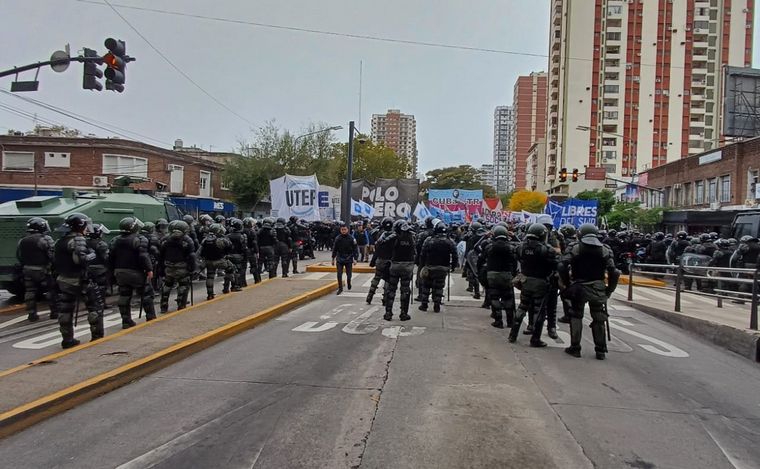 Marchas en Buenos Aires: aplican el protocolo antipiquete. (Orlando Morales/Cadena 3)