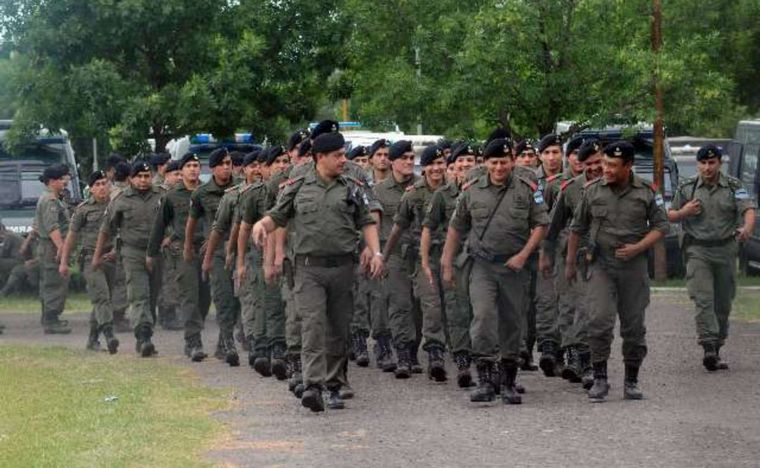 FOTO: Efectivos de Gendarmería Nacional desembarcan en San Luis (Foto: archivo).