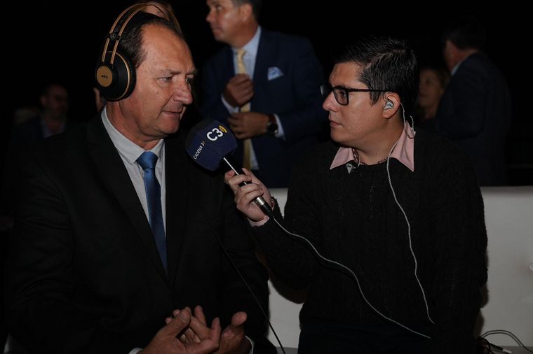 FOTO: El ministro Pedro Dellarossa habló con Cadena 3.