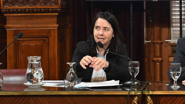 La senadora Carmen Álvarez Rivero (Foto: @carmenAlvarezR)