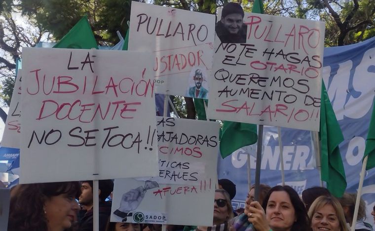 Marcha docente en Santa Fe.