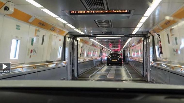 Por el Eurotúnel circulan más de 400 trenes diarios. 