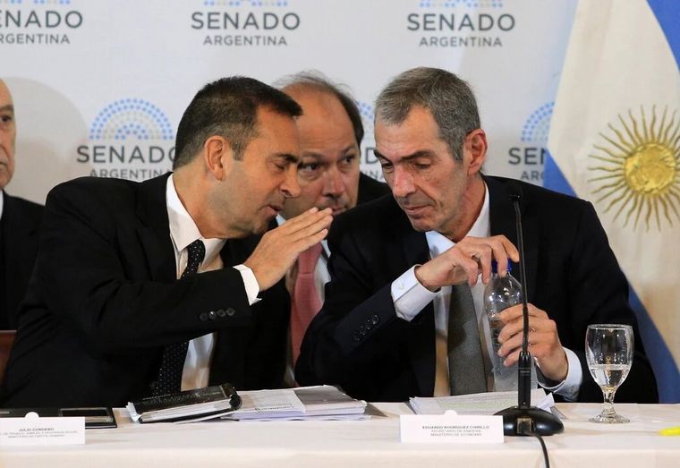 FOTO: Los secretarios de Energía, Eduardo Rodriguez Chirillo y de Trabajo, Julio Cordero.