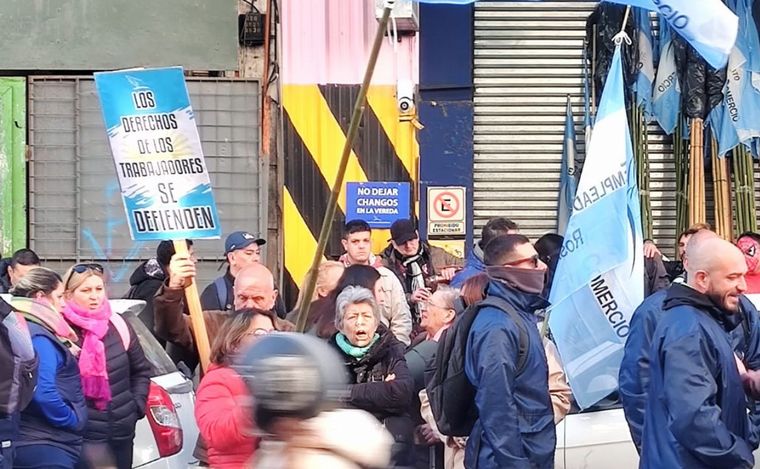 FOTO: Manifestación de empleados de comercio en Rosario.