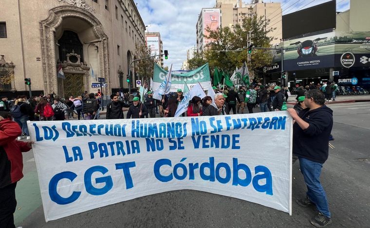 FOTO: Paro de la CGT, Suoem y otros gremios en Córdoba. (Foto: Daniel Cáceres/Cadena 3)