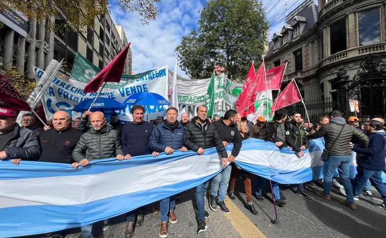 Paro de la CGT, Suoem y otros gremios en Córdoba. (Foto: Daniel Cáceres/Cadena 3)