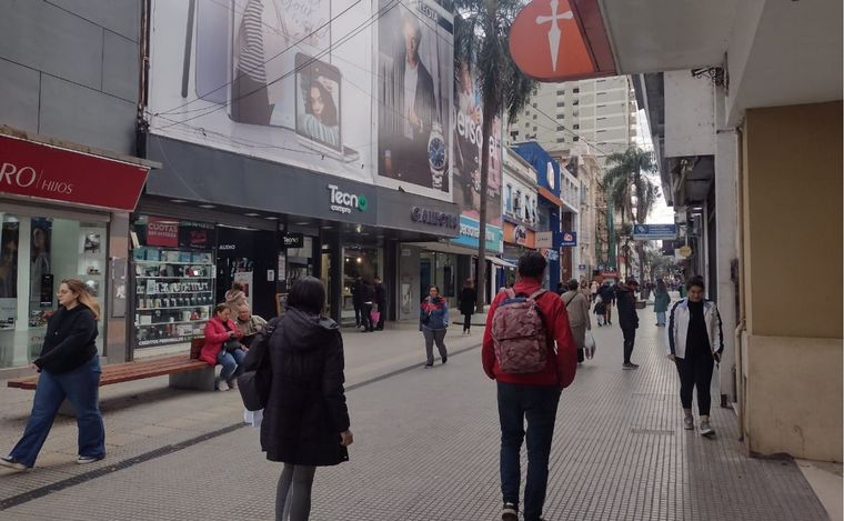 Comercios abiertos en el centro de Santa Fe. (Matías Arrieta/Cadena 3)