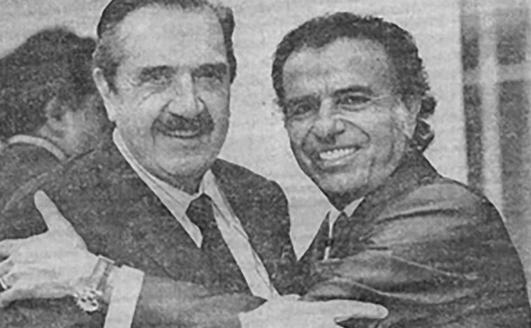 FOTO: Olivos, 1993. Alfonsín y Menem, y el último pacto político nacional: la reelección.
