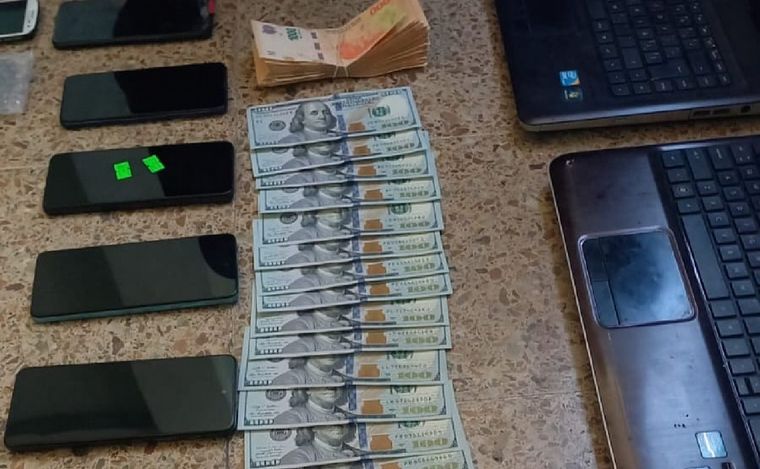 La Policía secuestró más de 130 celulares y otros elementos en Galería Norte.