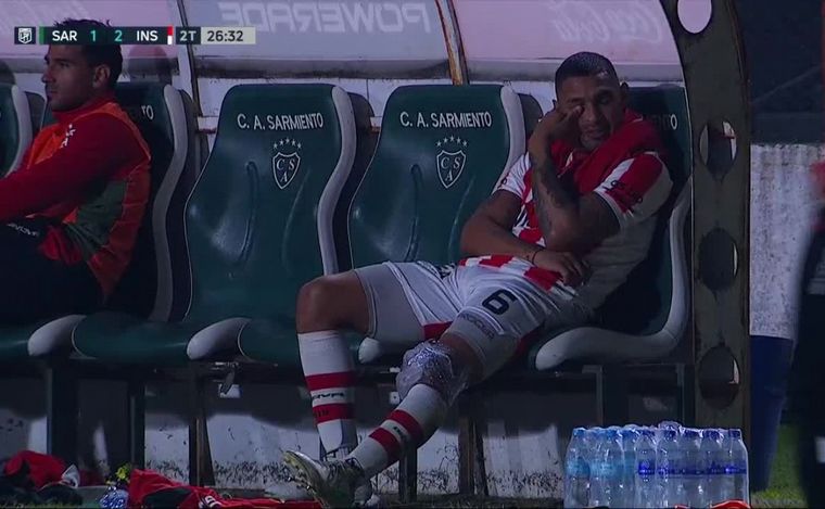 Fernando Alarcón salió lesionado. (Foto:Captura transmisión) 