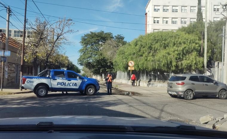 Incendio en el Hospital Córdoba: Bomberos controlaron el fuego y no hay heridos.
