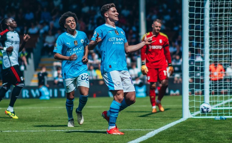 FOTO: Julián Álvarez marcó el cuarto gol del Manchester City (Foto: @ManCityPT).