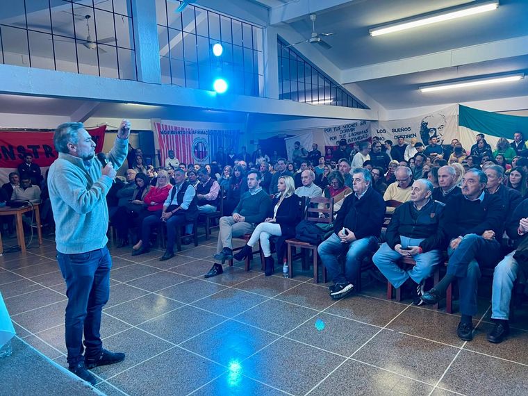 El plenario radical en Villa Giardino. 