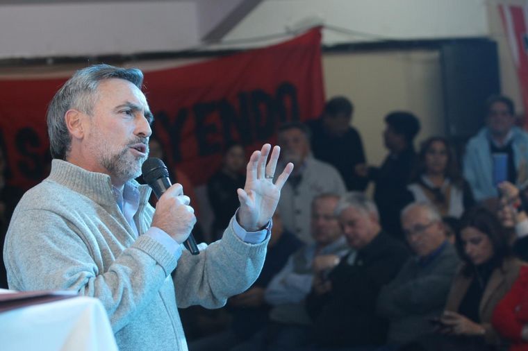 El plenario radical en Villa Giardino. 