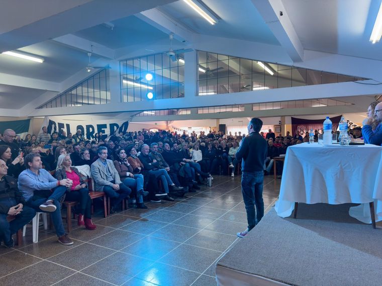 El plenario radical en Villa Giardino. 