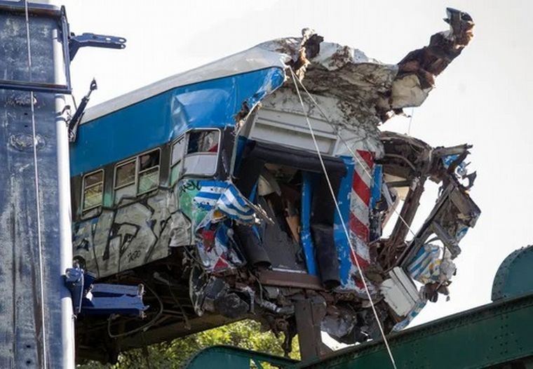 El tren impactó con una unidad vacía sobre las vías (Foto: NA)
