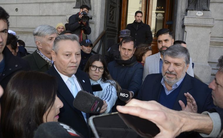 Daniel Rosato junto al senador José Mayans.