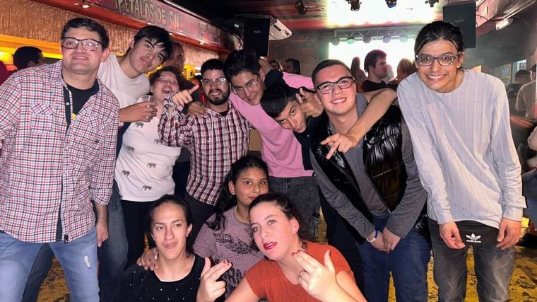 La Festichola tiene lugar una vez al mes en el bar Pétalos