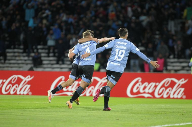 Belgrano le ganó a Tomayapo con gol del debutante Velázquez y sigue puntero