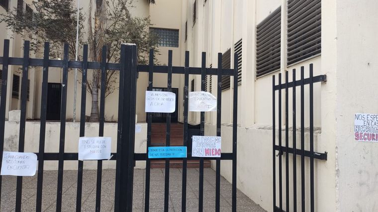 Estudiantes de la escuela Sabatini exigen mayor seguridad por creciente inseguridad