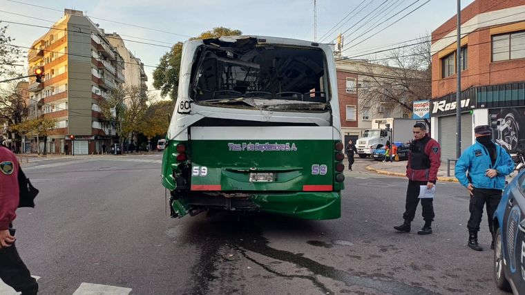 Hubo al menos 17 heridos por el choque de dos colectivos en Chacarita.