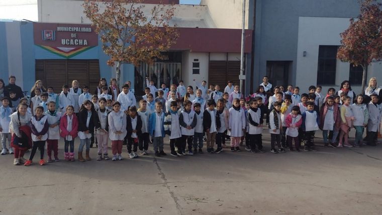 Un colegio de Ucacha canta el Himno en Lengua de Señas