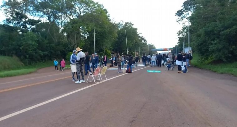 Los manifestantes hicieron varios cortes sobre la ruta nacional 12.