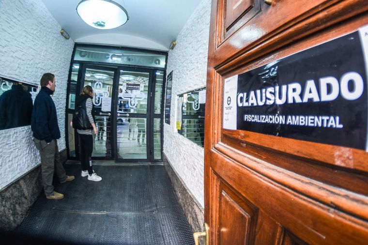 Clausuraron la clínica Chutro por arrojo de residuos patógenos en la vía pública