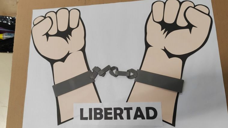 Los pictogramas del Himno interpretado por la escuela de Ucacha