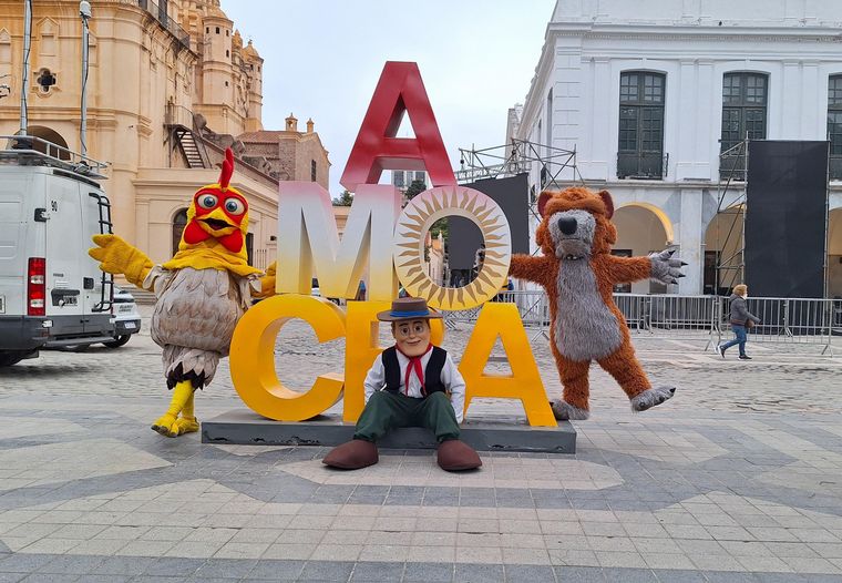 Los personajes de la Granja de Zenón, en la Plaza San Martín