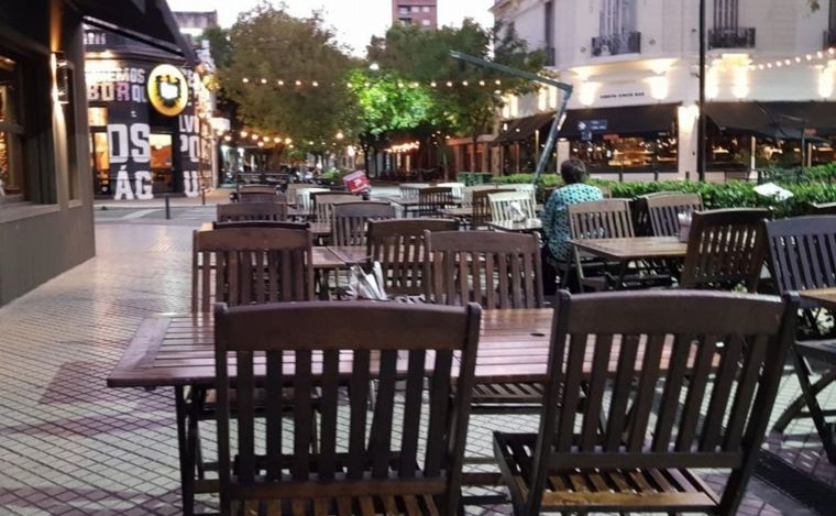 Otro rubro golpeado: gastronómicos rosarinos advierten caída de 40% del empleo.