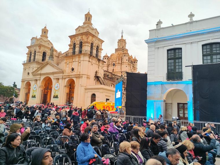 Cambio de guardia en el Cabildo de Córdoba. 