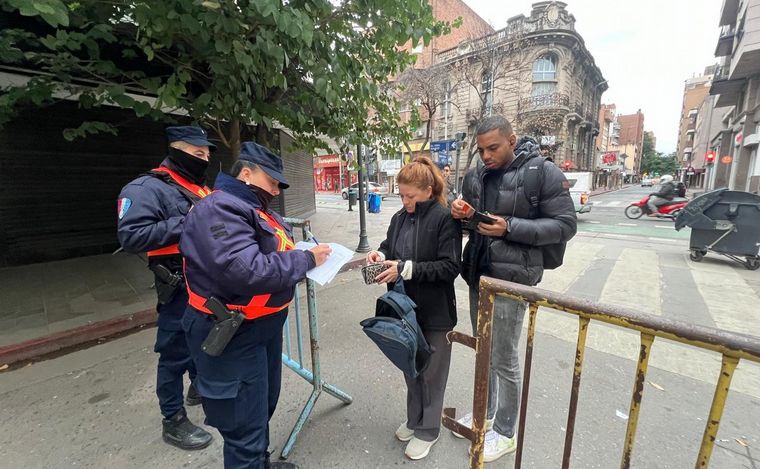 Preparativos en Córdoba por la llegada de Milei. (Foto: Daniel Cáceres/Cadena 3)