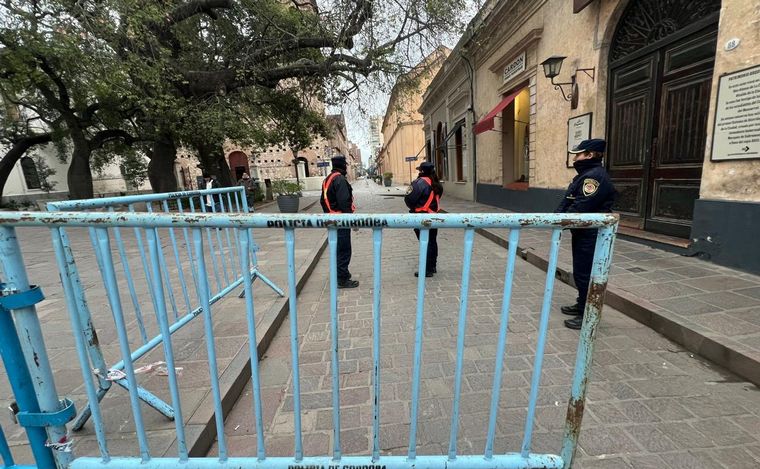 Preparativos en Córdoba por la llegada de Milei. (Foto: Daniel Cáceres/Cadena 3)