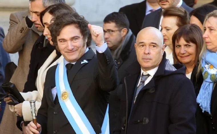 Milei llega a la Catedral Metropolitana.