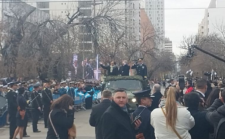Llaryora preside el acto del 25 de Mayo en Río Cuarto.