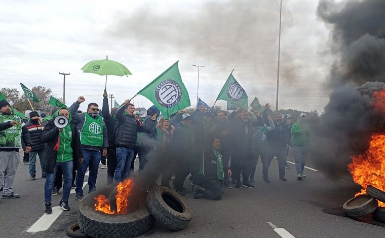 Extrema tensión entre manifestantes de ATE y Gendarmería. (Federico Borello/Cadena 3)
