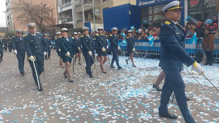 Llaryora preside el tradicional desfile cívico-militar en Río Cuarto