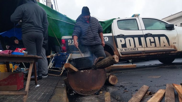 Docentes levantan campamento en Misiones: 