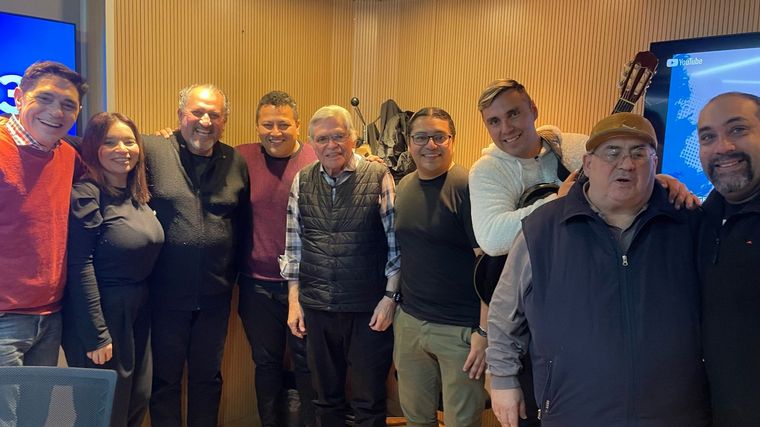 Los Cuatro de Salta llenaron de música los estudios de la radio