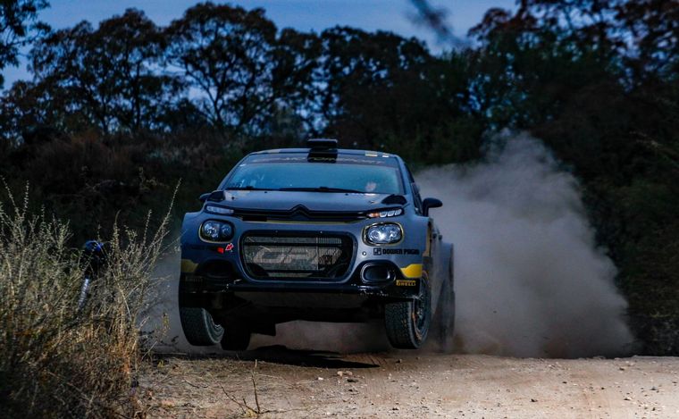 Arceluz sigue acelerando y mandando en el Rally de Cruz del Eje