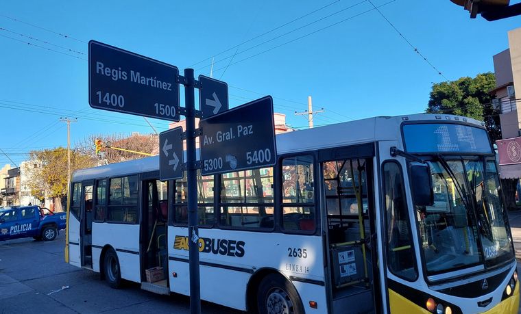 El suceso ocurrió en la intersección de avenida Genaral Paz y Regis Martínez.