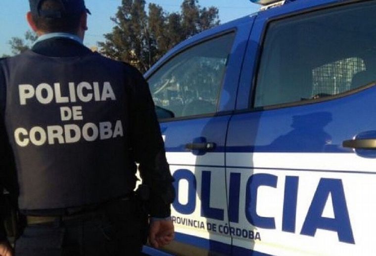 Córdoba: detienen a un hombre robando las luminarias de una escuela