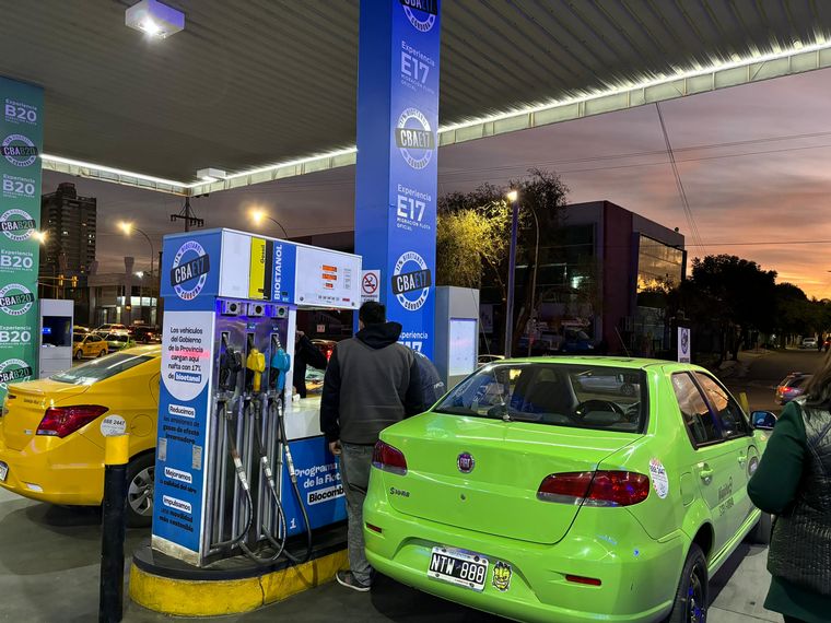 La Municipalidad y la Provincia ceden un tanque de combustible a taxis y remises
