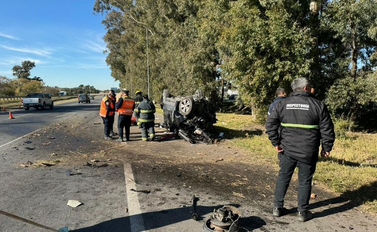 Impactante siniestro vial en la Au. Córdoba-Carlos Paz. (Abelardo Fonseca/Cadena 3)