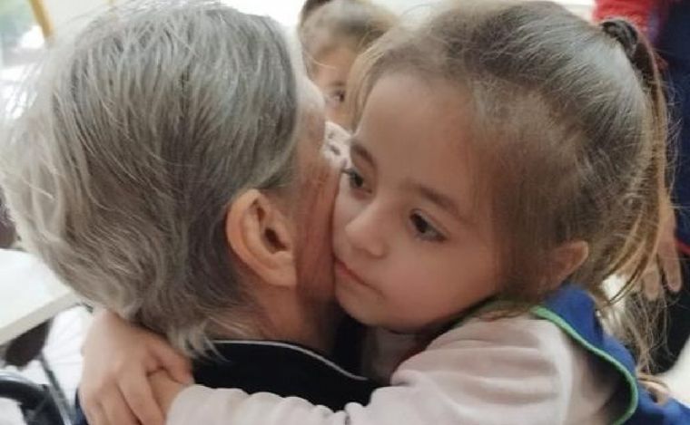 Mi amigo mayor, el proyecto que une a niños y adultos de una residencia en Santa Fe.