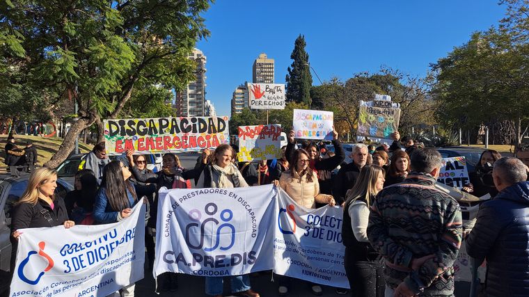 Movilización de discapacidad en Córdoba en rechazo de la desregulación del nomeclador